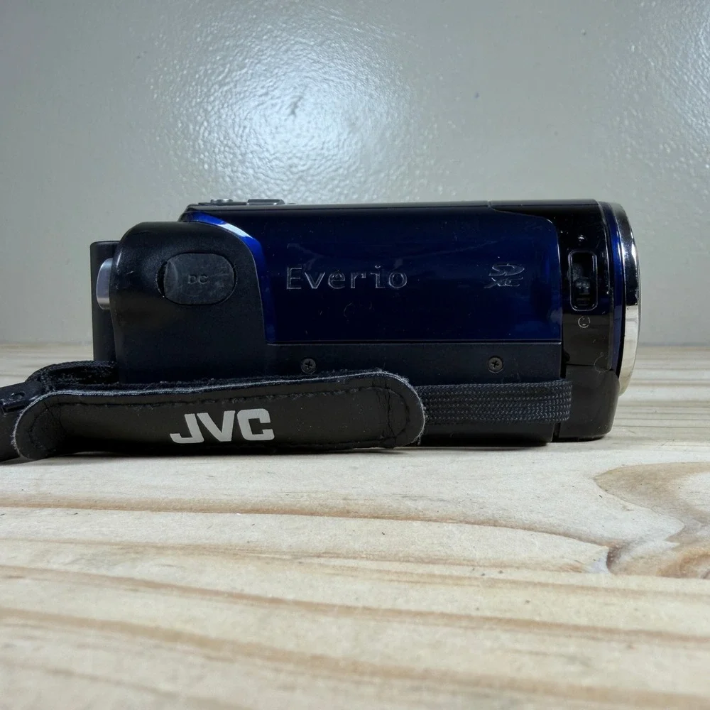 JVC Everio GZ-HM30AU Camcorder Blue 40x Optical Zoom High Definition w/Charger